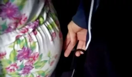 زیبا فیلم سکسی زنان روسی و جوان, کثیف,پیر مرد نشسته روی یک نیمکت اجازه او نفوذ او تنگ فروشگاه